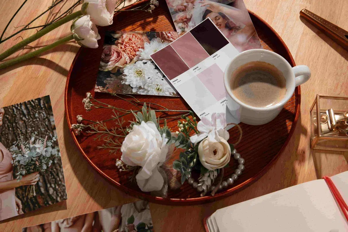 Moodboard couleurs et matières pour une identité de marque artisanale